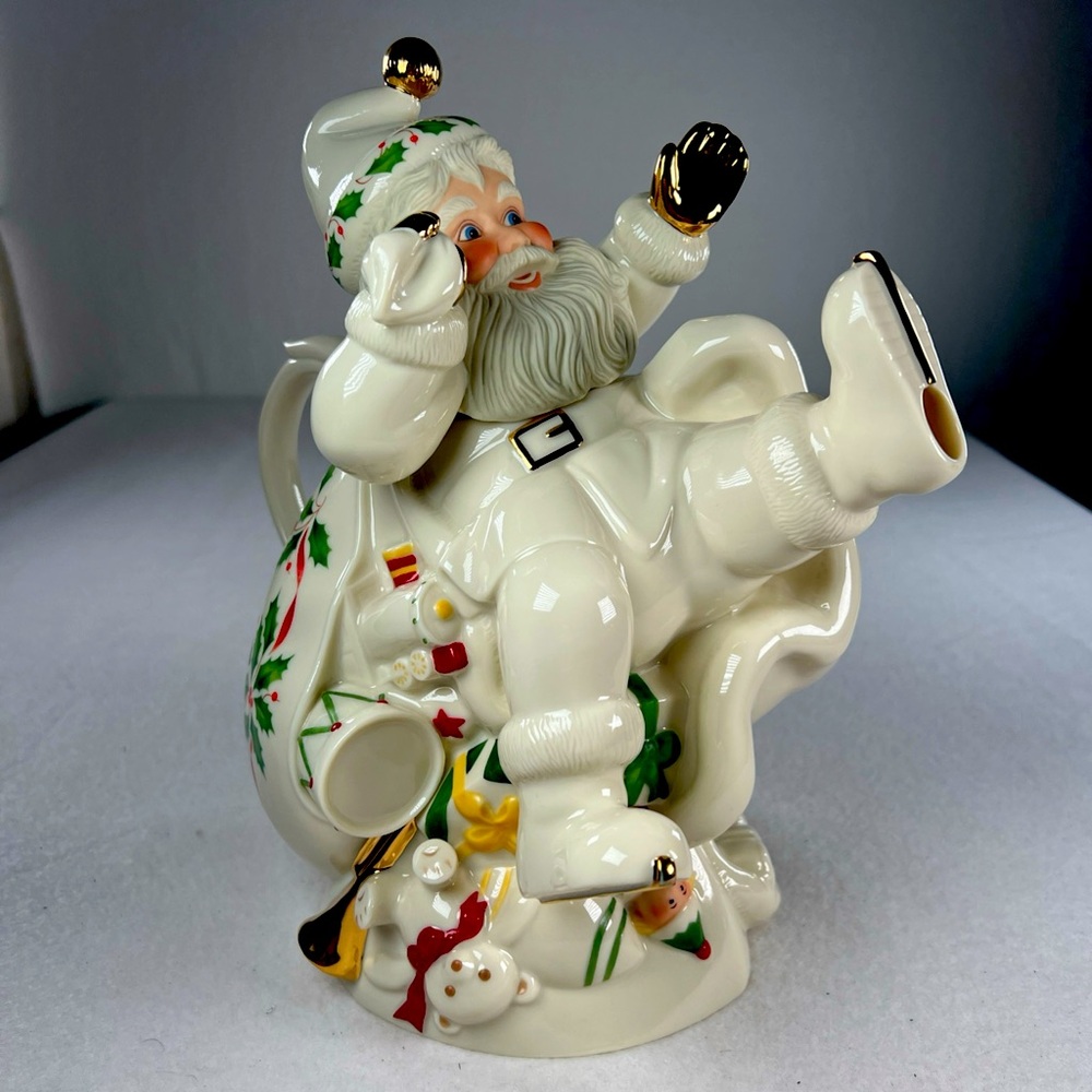 Lenox For the Holidays Holiday Teapot Santa Skates To A New Millennium 1999 EUC